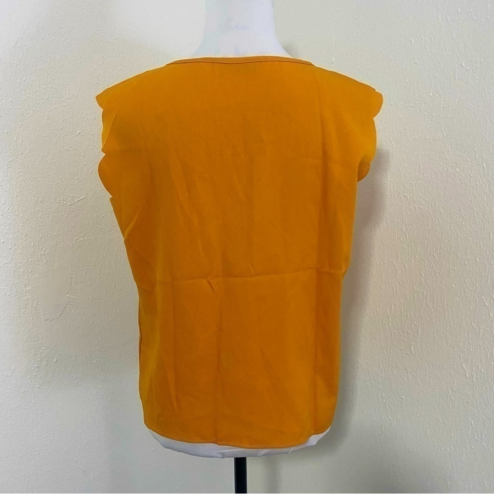 NWOT Women’s Scalloped Edge Neckline & Arms Blouse Sleeveless Med US 6 Mustard - Picture 10 of 10